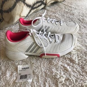 Adidas tennis court shoes size 9.5